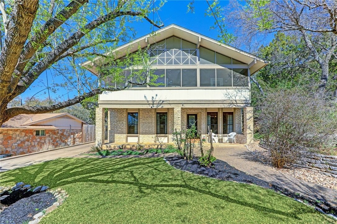 Mid-century modern Austin home with vaulted screened porch